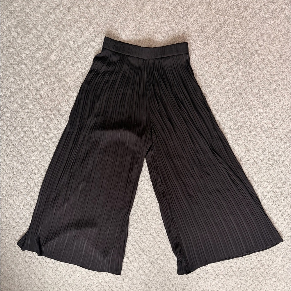 Zara Black Pleated Wide-Leg Culottes